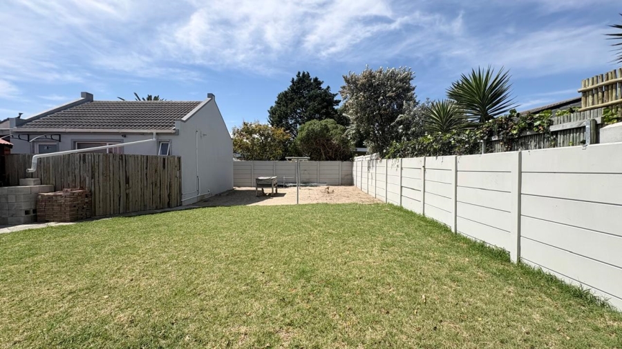 To Let 3 Bedroom Property for Rent in Capri Western Cape